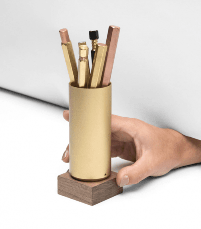Ystudio Penneholder, tre/ messing